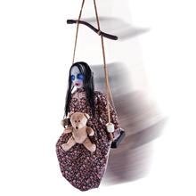 NEU Halloween-Deko-Figur Mdchen auf Schaukel mit Licht, Sound und Bewegung, batteriebetrieben, ca, 47x35x145cm